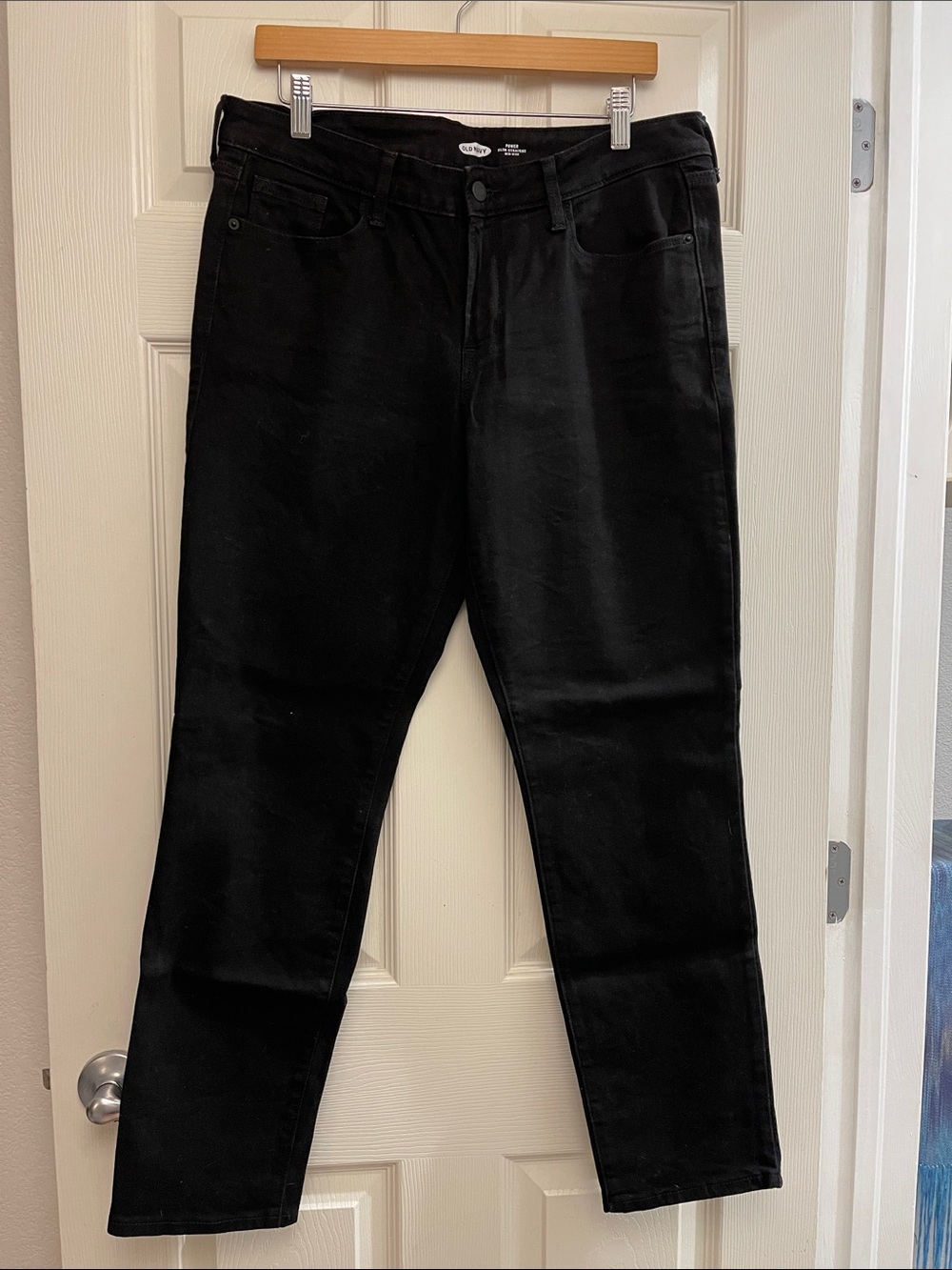 Old Navy Women’s Black Slim Straight Jeans